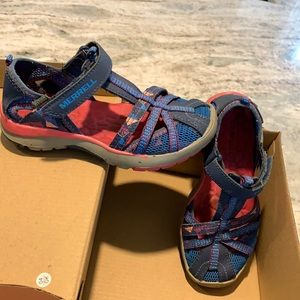 Girls Merrell closed toe sandal